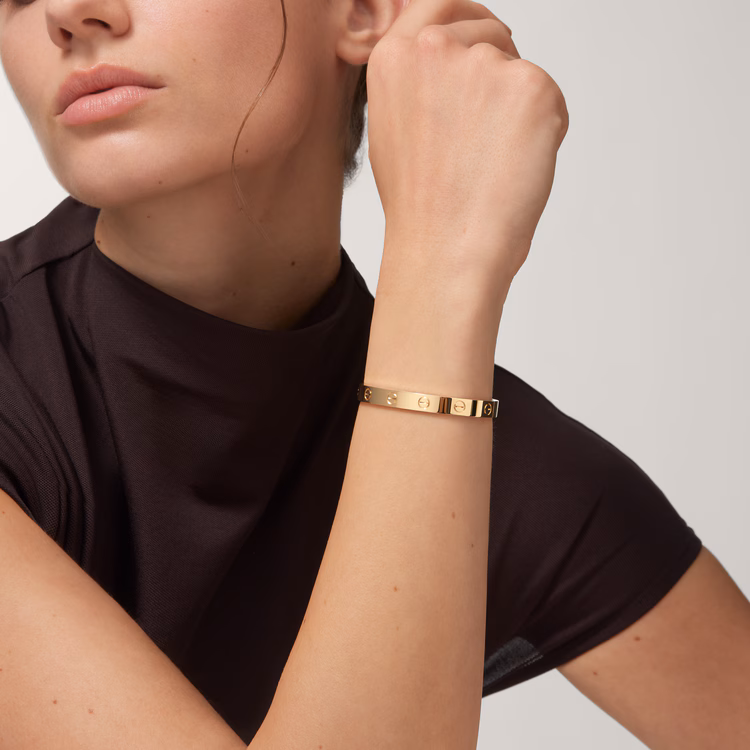 London Diamond Online: Exquisite Gold Love Bangle Collection