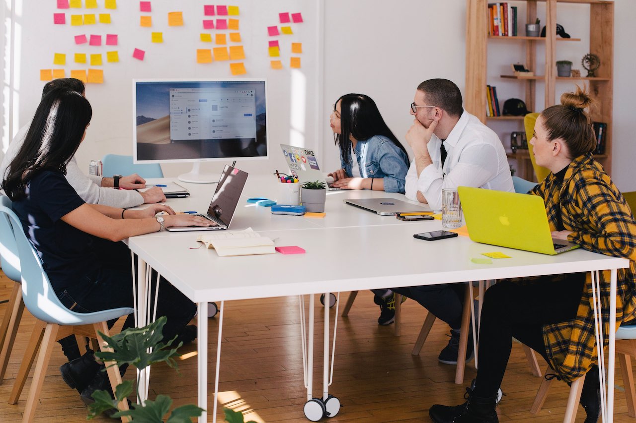 Find Competitor Customer List and Gain Market Insights