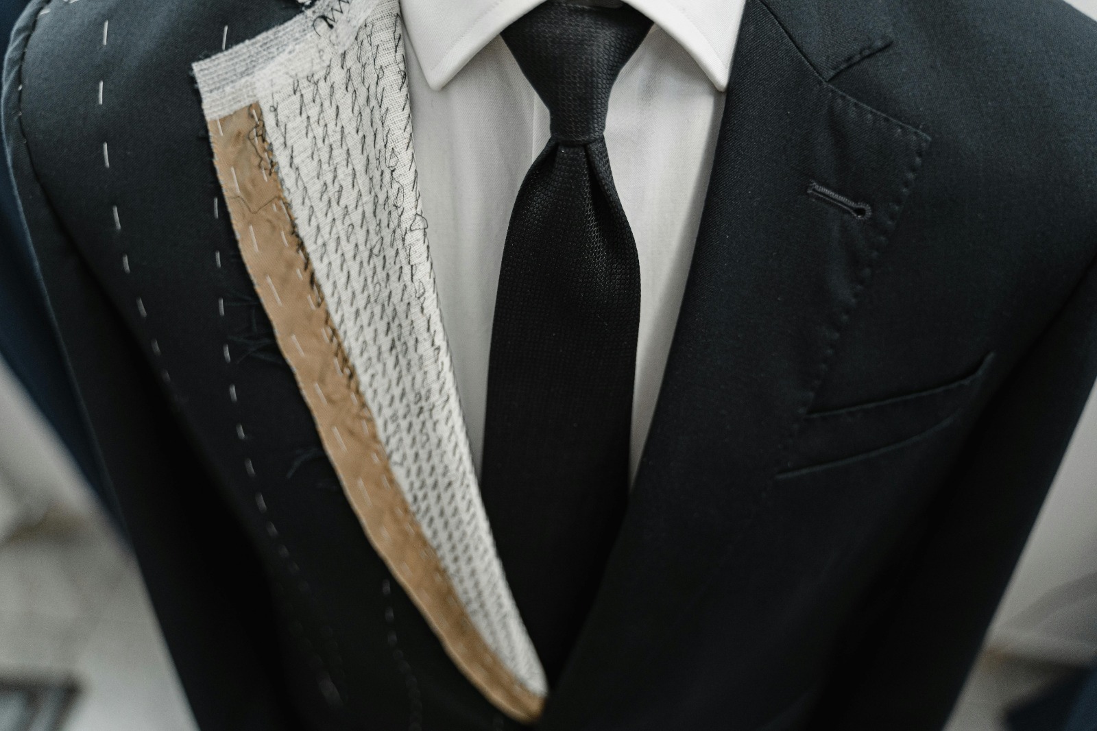 CUSTOM MADE MEN’S SUITS CRAFTED FOR INDIVIDUALITY