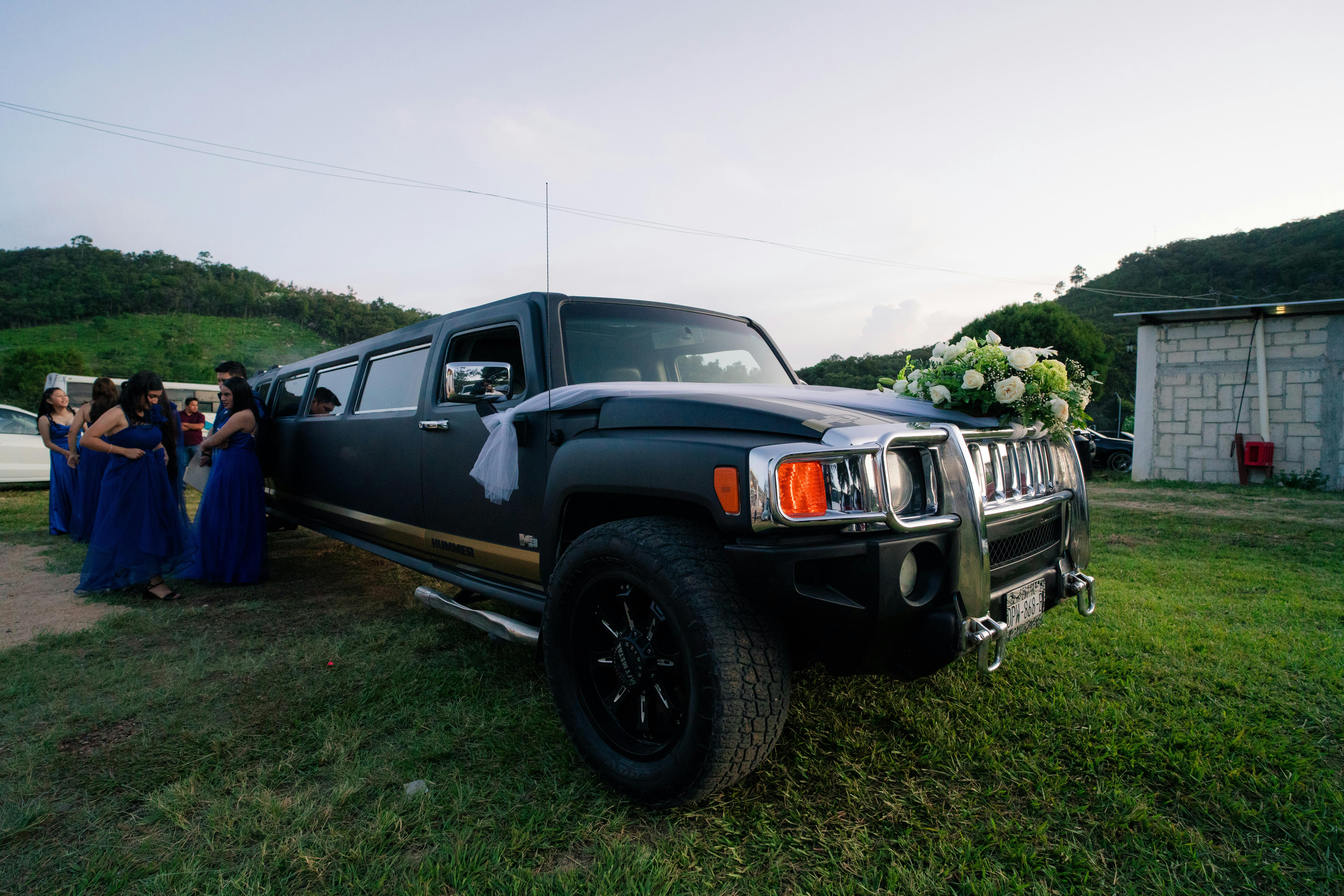 Limousine Service Miami: Elegant Rides for Events and Airport Transfers