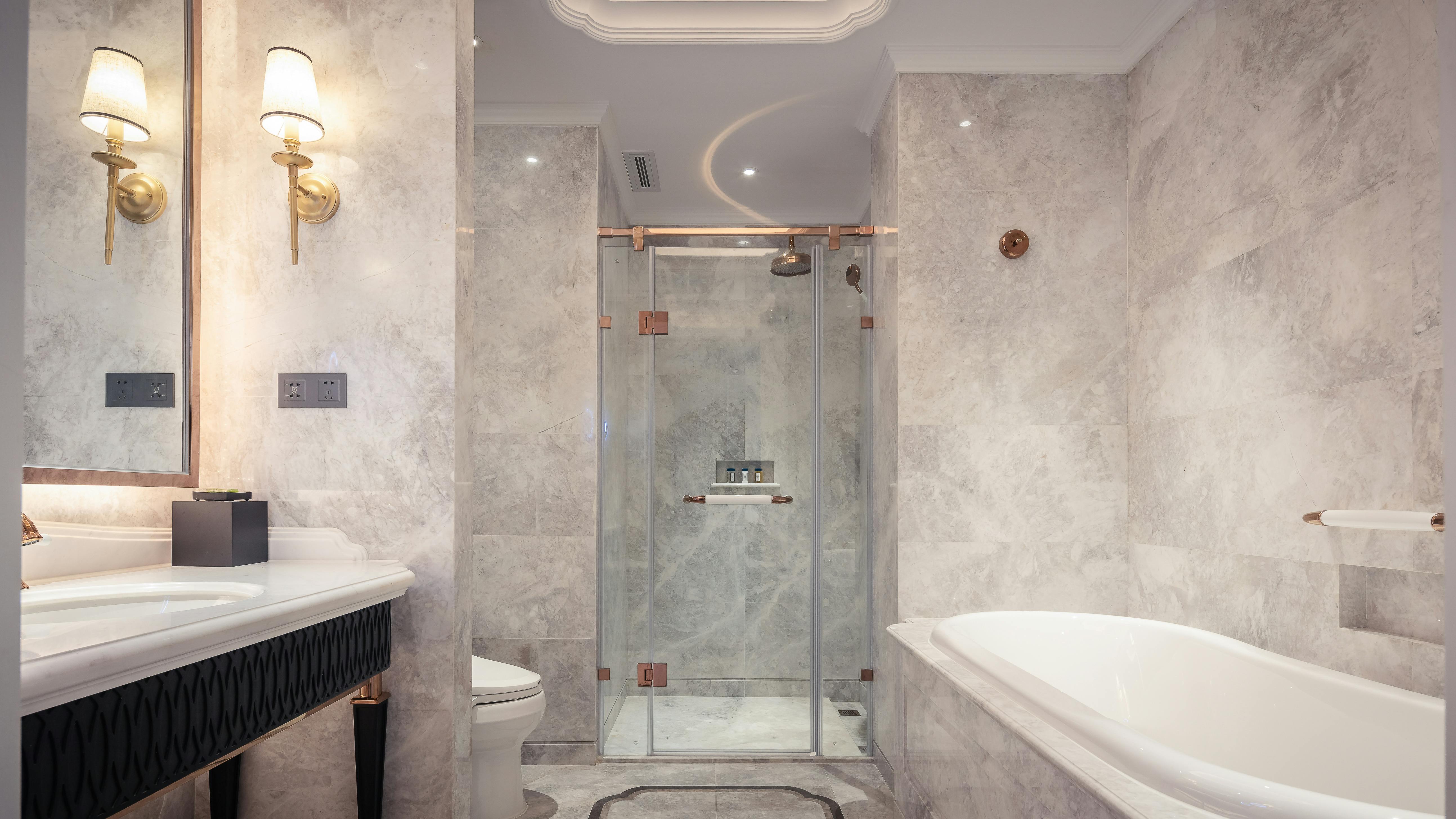 Top Features of a Bathroom Mirror with LED Light