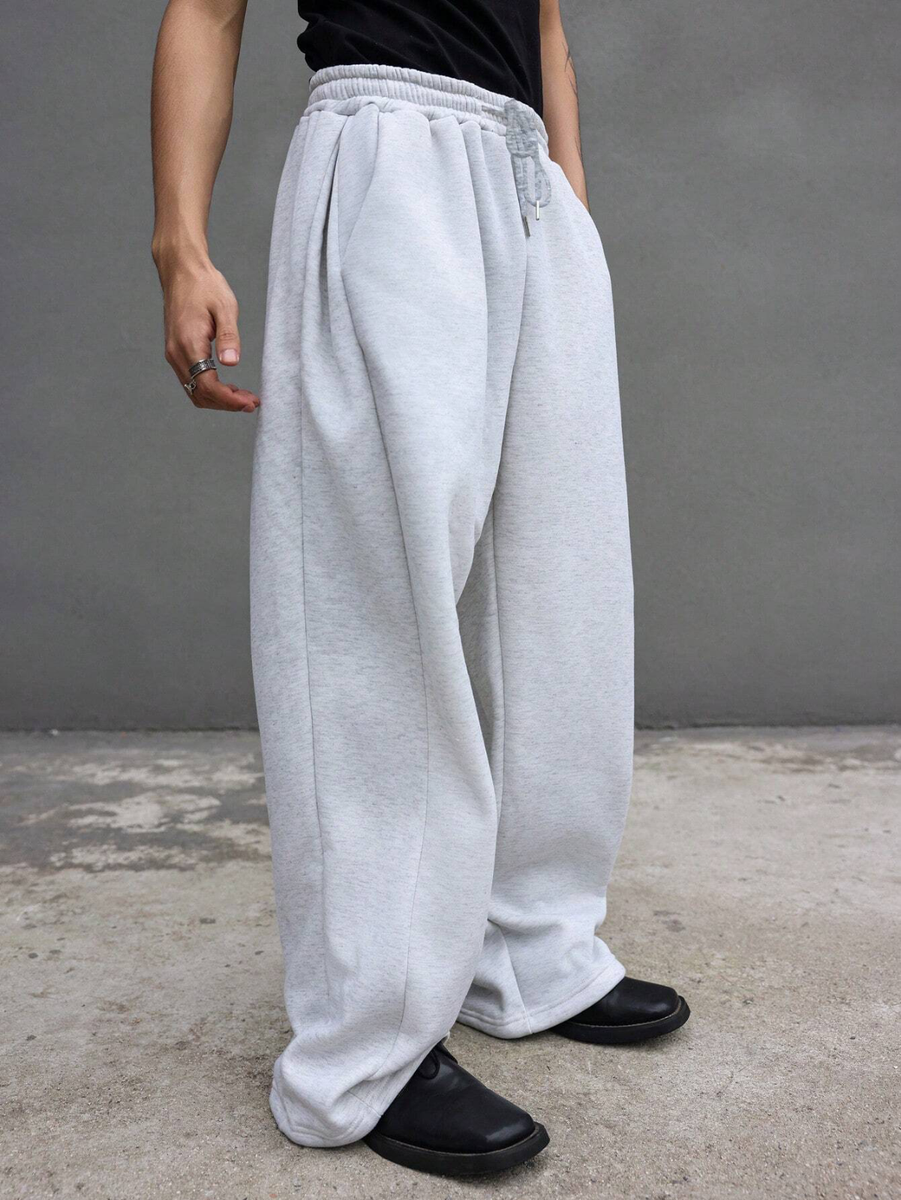 Oversized Sweatpants: Comfort Meets Fashion