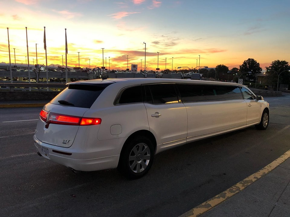 Luxury Black Car Limo Vancouver to Seattle